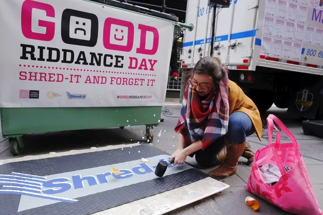 A woman uses a hammer to destroy prescription pill containers during  “Good Riddance Day” in New York December 28, 2015. Good Riddance Day is an event held in New York just before New Years Eve for people to shred pieces of paper representing their bad memories or things they want to get rid of before the New Year. (Photo by Lucas Jackson/Reuters)