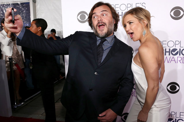 Actors Jack Black (L) and Kate Hudson attend the People's Choice Awards 2016 at Microsoft Theater on January 6, 2016 in Los Angeles, California. (Photo by Christopher Polk/Getty Images for The People's Choice Awards)