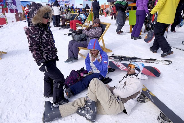 Iranian skiers rest at the Dizin ski resort, northwest of Tehran January 15, 2016. (Photo by Raheb Homavandi/Reuters/TIMA)