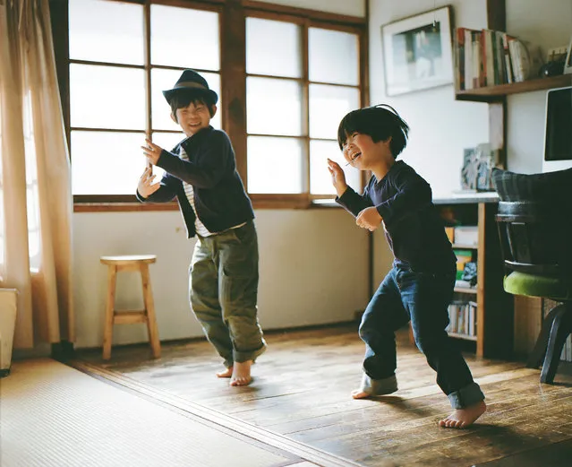 “Dance to the music”. (Photo and caption by Hideaki Hamada)