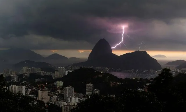 Lightning lights up the the sky over Sugar Loaf mountain in Rio de Janeiro, on January 16, 2014. An alert was called by Rio authorities due to heavy rains and the possibilty of floods in the city. (Photo by Leo Correa/Associated Press)