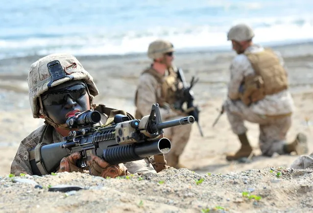 US Marines take a position during a joint landing operation by US and South Korean Marines in Pohang, 270 kms southeast of Seoul, on March 31, 2014. (Photo by Jung Yeon-Je/AFP Photo)