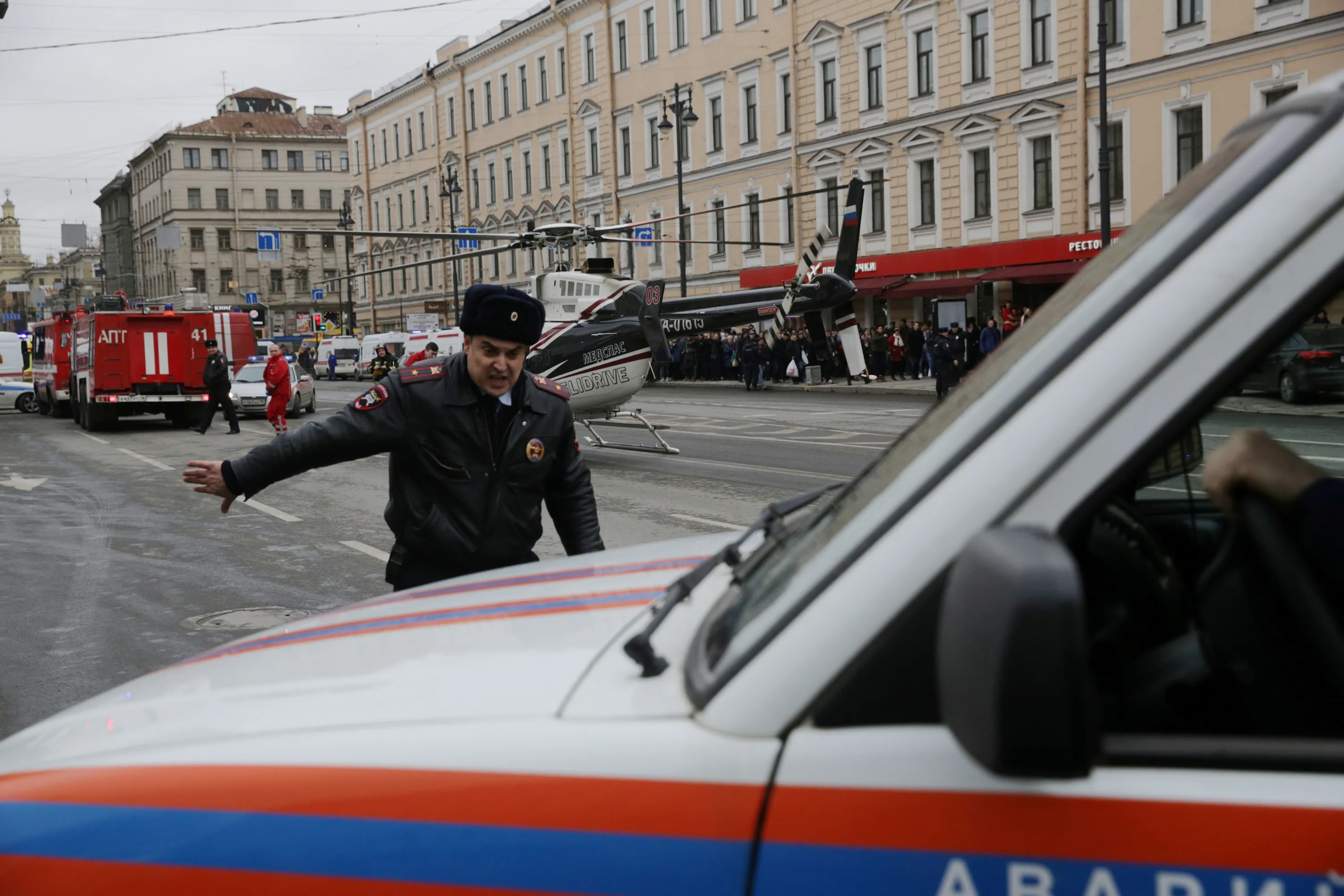 Российский назад. Санкт-Петербург люди. Теракт в Санкт Петербурге.