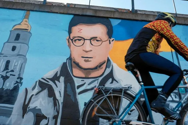 A mural by graffiti artist KAWU depicting Ukrainian President Volodymyr Zelenskiy as Harry Potter with Z on his forehead (instead of lightning bolt) symbolizing Russia's invasion of Ukraine is seen in Poznan, Poland on March 9, 2022. (Photo by Piotr Skornicki/Agencja Wyborcza via Reuters)