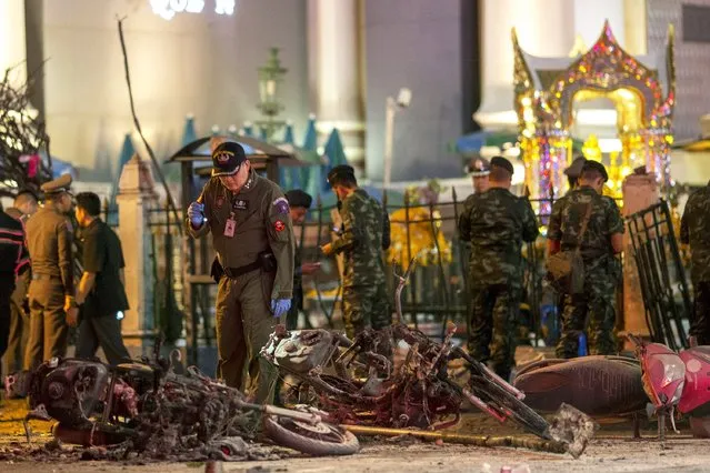 Experts investigate at the site of a blast in central Bangkok August 17, 2015. (Photo by Athit Perawongmetha/Reuters)