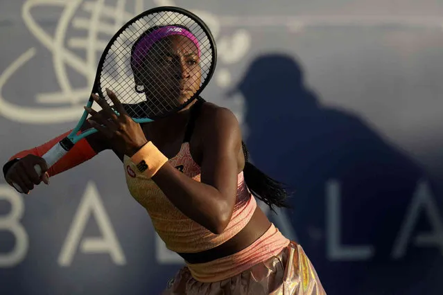 Coco Gauff, of the United States, prepares to hit a return to Naomi Osaka, of Japan, at the Mubadala Silicon Valley Classic tennis tournament in San Jose, Calif., Thursday, August 4, 2022. (Photo by Godofredo A. Vásquez/AP Photo)