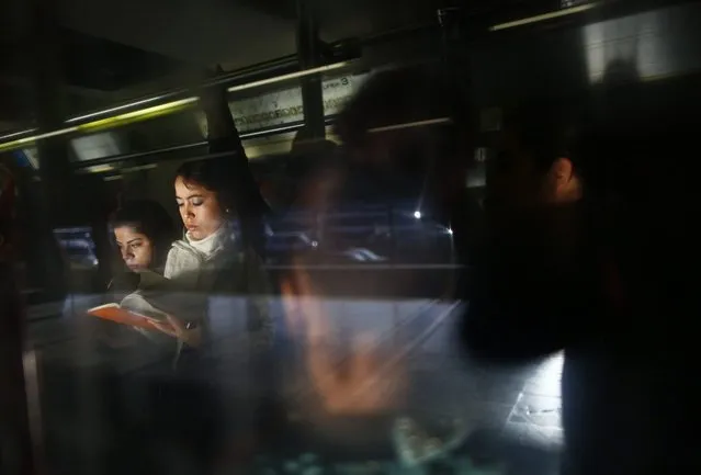 People stand inside a crowded passenger car of the subway in Mexico City October 24, 2014. (Photo by Enrique Castro-Mendivil/Reuters)