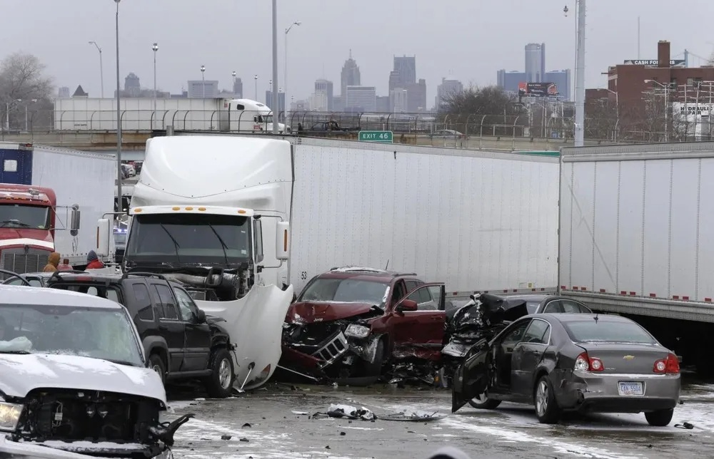 Three Dead in Multi-Vehicle Crash in Detroit