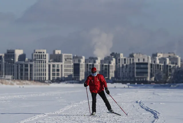 A skier walks on the ice-covered Rowing Channel in St. Petersburg, Russia February 22, 2018. (Photo by Maxim Shemetov/Reuters)