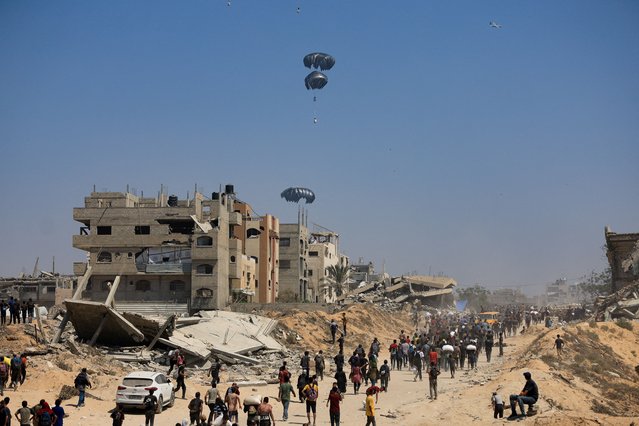 Humanitarian aid is airdropped over Gaza as seen from northern Gaza Strip on July 27, 2025. (Photo by Dawoud Abu Alkas/Reuters)