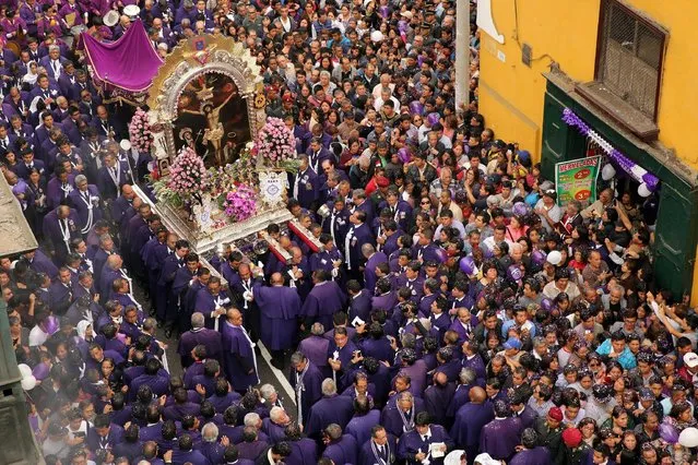 Believers attend the procession of  Senor de Los Milagros (“Lord of Miracles”), Peru's most revered Catholic religious icon, in downtown Lima, Peru, October 18, 2016. (Photo by Mariana Bazo/Reuters)