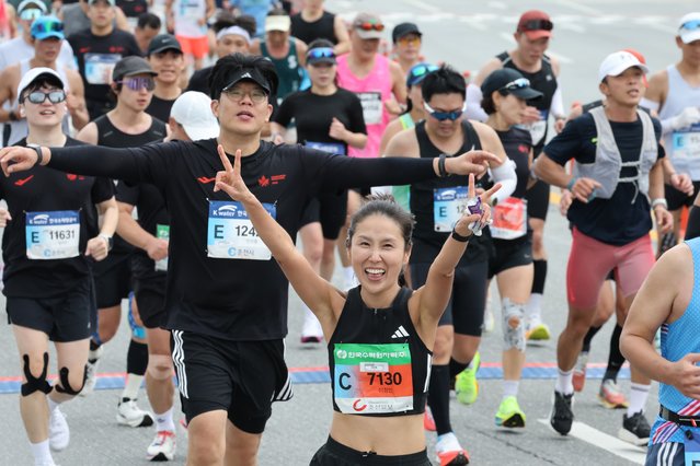 “We've reached 40km.” – Participants run at the 40km mark of the 2025 Chosun Ilbo Chuncheon Marathon, held in Chuncheon, Gangwon Province, South Korea on the afternoon of the October 26, 2025. (Photo by Park Seong-won)
