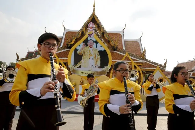 A band plays in honor of Thailand's King Bhumibol Adulyadej as people gather to mark his 88th birthday, in Bangkok December 5, 2015. (Photo by Jorge Silva/Reuters)
