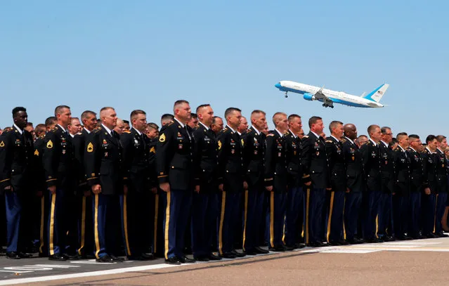 The Arizona National Guard stands at attention as a military transport plane carrying the casket of Senator John McCain takes off on its way to Washington, in Phoenix on August 30, 2018. (Photo by Brian Snyder/Reuters)