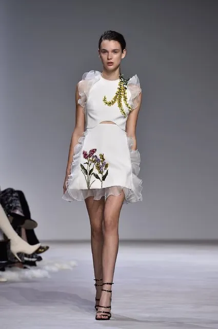 A model walks the runway during the Giambattista Valli Spring Summer 2016 show as part of Paris Fashion Week on January 25, 2016 in Paris, France. (Photo by Pascal Le Segretain/Getty Images)