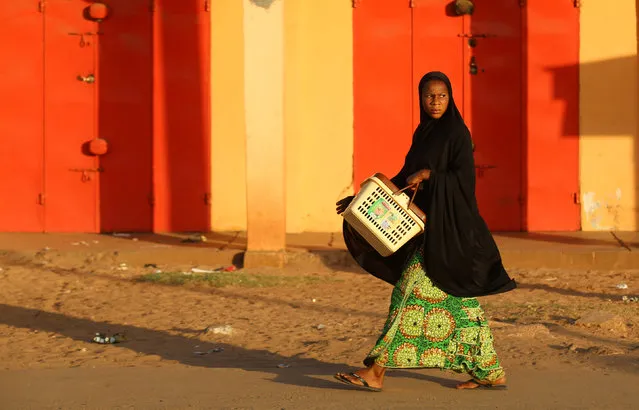 A woman walks down a street in Serekunda, Gambia, January 22, 2017. (Photo by Thierry Gouegnon/Reuters)