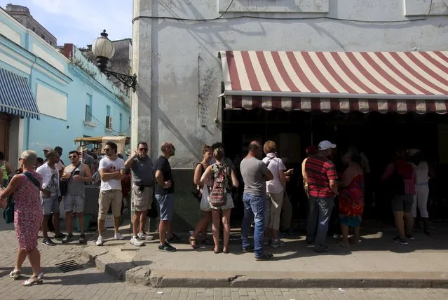 People stand outside a currency exchange shop to change money in Havana, March 17, 2016. (Photo by Enrique De La Osa/Reuters)