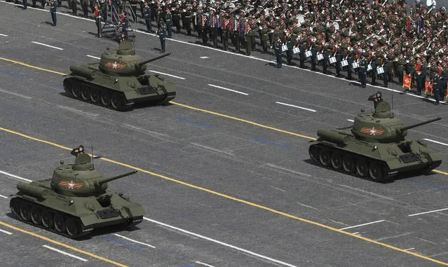 Russian T-34-85 medium tanks from the World War Two period drive during the Victory Day parade at Red Square in Moscow, Russia, May 9, 2015. (Photo by Reuters/Host Photo Agency/RIA Novosti)