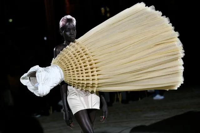 A model presents a creation for Viktor & Rolf during the Haute-Couture Spring-Summer 2023 Fashion Week in Paris on January 25, 2023. (Photo by Stephane de Sakutin/AFP Photo)