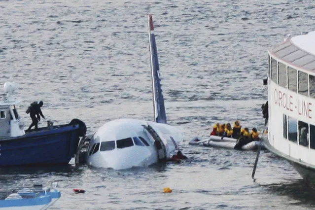 In this January 15, 2009 file photo, a diver, left, aboard an NYPD vessel prepares to rescue passengers that escaped from the Airbus 320 US Airways aircraft made an emergency landing in the Hudson River in New York in what came to be known as the “Miracle on the Hudson” because everyone survived. It's been 10 years since US Airways flight 1549 landed on the Hudson River after colliding with a flock of geese just after takeoff. (Photo by Bebeto Matthews/AP Photo)