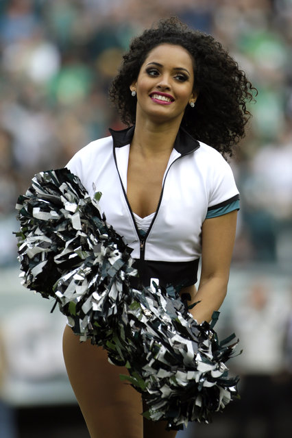A Philadelphia Eagles cheerleader performs during the second half of an NFL football game against the Washington Redskins in Philadelphia, Sunday, November 17, 2013. (Photo by Matt Slocum/AP Photo)
