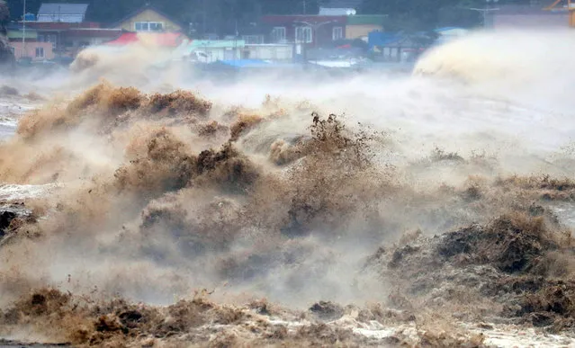 A high wave caused by Typhoon Hinnamnor is pictured in Pohang, South Korea on September 6, 2022. Hundreds of flights were grounded and more than 200 people evacuated in South Korea on Monday as Typhoon Hinnamnor approached the southern region with heavy rains and winds of up to 170 kilometers (105 miles) per hour, putting the nation on alert for its worst storm in decades. (Photo by Yonhap via Reuters)
