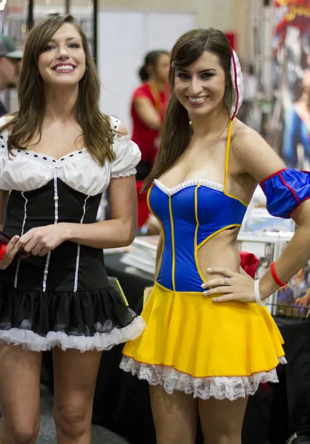 s*xy Snow White and friend