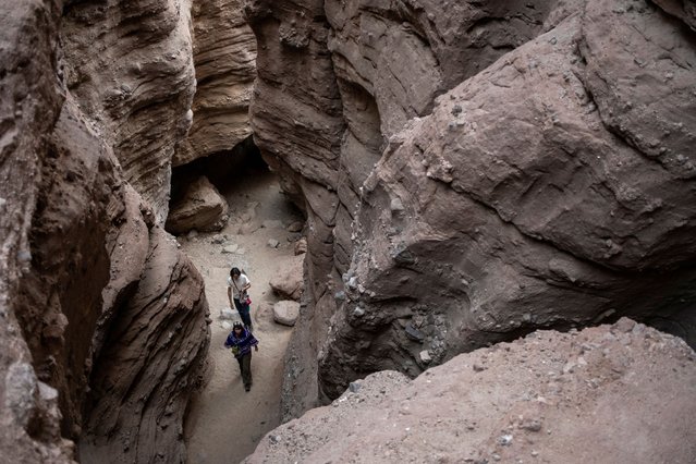 Alex Van Horn and Jeff Peel hike through the Ladder Canyon and Painted Canyon trails in the Mecca Hills Wilderness at the Chuckwalla National Monument near Coachella, California, U.S. March 20, 2025. (Photo by Joel Angel Juarez/Reuters)