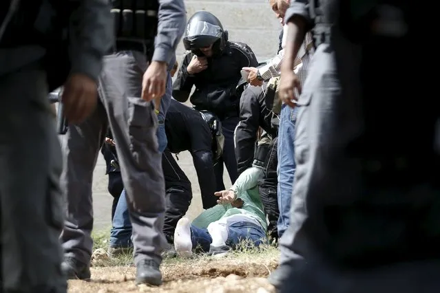 Israeli police detain a Palestinian man suspected of stabbing an Israeli in Jerusalem October 9, 2015. (Photo by Baz Ratner/Reuters)