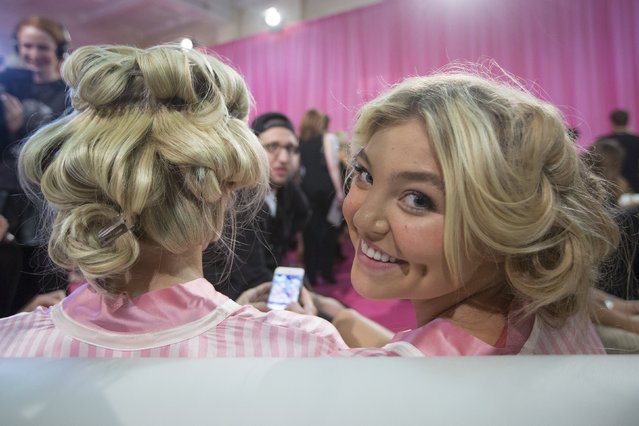 Model Gigi Hadid poses for a photo backstage before the Victoria's Secret Fashion Show in the Manhattan borough of New York November 10, 2015. (Photo by Carlo Allegri/Reuters)