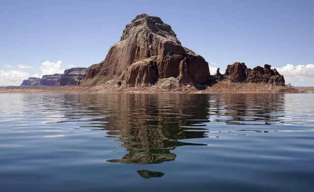 Gregory Butte is reflected in Lake Powell near Page, Arizona, May 25, 2015. (Photo by Rick Wilking/Reuters)