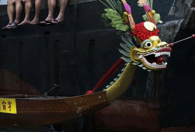 Spectators' legs hand over the side of a boat during the Aberdeen Dragon Boat Races in Hong Kong. (Photo by Jessica Hromas/Getty Images)