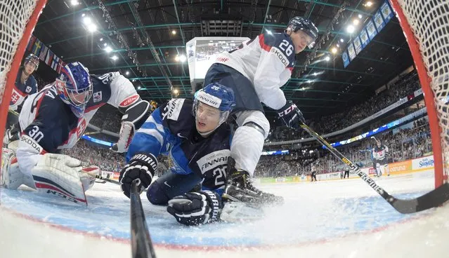 Sebastian Aho of Finland scores during the 2016 IIHF World Junior Ice Hockey Championship match between Slovakia and Finland in Helsinki, Finland, on December 30th, 2015. (Photo by Heikki Saukkomaa/Reuters/Lehtikuva)