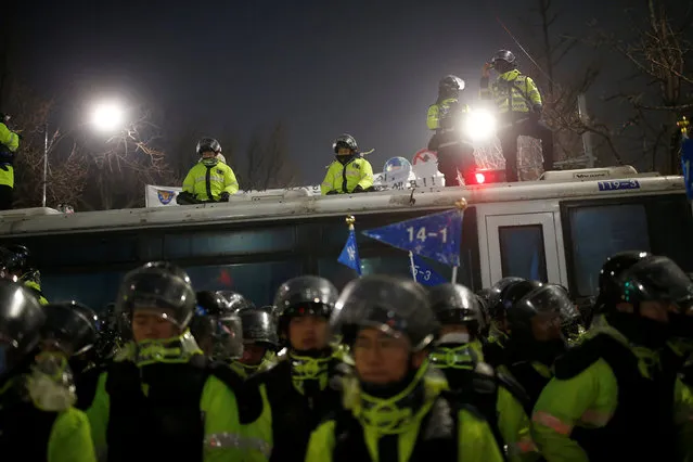 Riot policemen block a road leading to the Presidential Blue House during a protest calling for Park Geun-hye to step down in central Seoul, South Korea, November 26, 2016. (Photo by Kim Kyung-Hoon/Reuters)