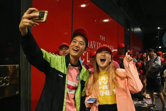 Shoppers at the front of the queue take a selfie outside the David Jones Elizabeth St store during the Boxing Day sales on December 26, 2016 in Sydney, Australia. Boxing Day is one of the busiest days for retail outlets in Sydney with thousands taking advantage of the post-Christmas sale prices. (Photo by Don Arnold/Getty Images)