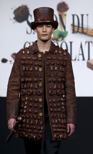 A model dressed in an outfit made with chocolates presents a creation at the Brussels “Le Salon du Chocolat” chocolate fair February 5, 2016. (Photo by Yves Herman/Reuters)