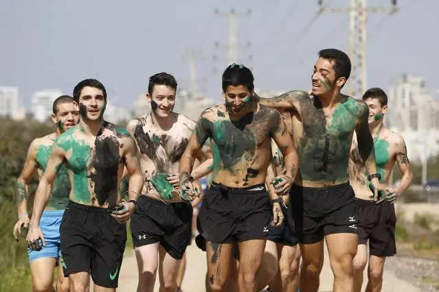 Israeli teenagers run before participating in an annual combat fitness training competition, as part of their preparations ahead of their compulsory army service, near Kibbutz Yakum, central Israel February 19, 2016. (Photo by Baz Ratner/Reuters)