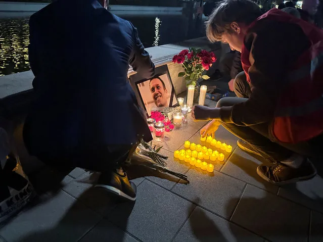 Supporters of Russian opposition leader Alexei Navalny gather to mourn his death, in Beverly Hills, California, U.S., February 16, 2024. (Photo by Jorge Garcia/Reuters)