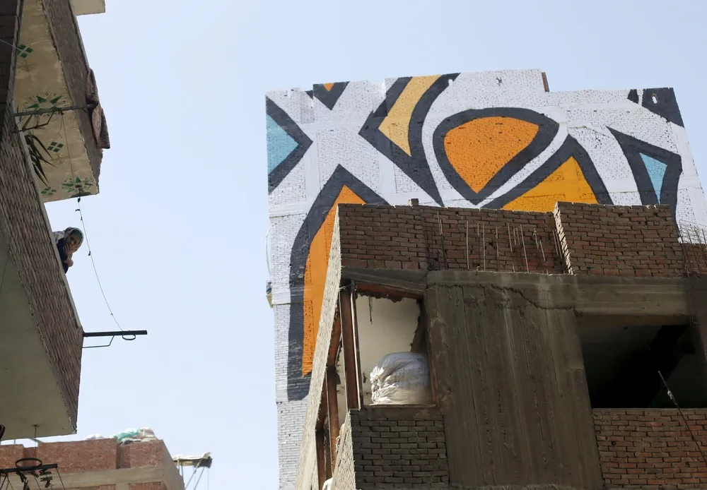 Artist Transforms Buildings in Cairo's “Garbage City”