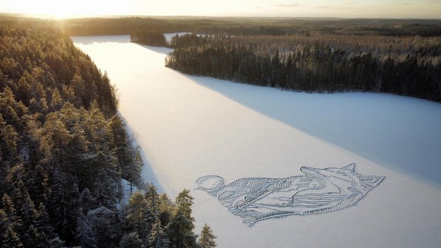 A 90-metre drawing of a fox on the frozen Pitkajarvi lake north of Helsinki, Finland on December 4, 2021, created by an architect-designer who hopes it will “make people happy and encourage them to go out to hike in a beautiful nature”. (Photo by Pasi Widgren/AP Photo)