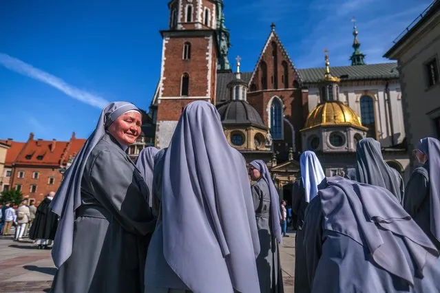 Nuns take part in a collective mass on Krakow's UNESCO listed Wawel Castle during the Catholic holiday Corpus Christi on June 03, 2021 in Krakow, Poland. The Feast of Corpus Christi is a day on the Christian liturgical calendar that celebrates the Eucharist, the rite venerating Christ's Last Supper and sacrifice. (Photo by Omar Marques/Getty Images)