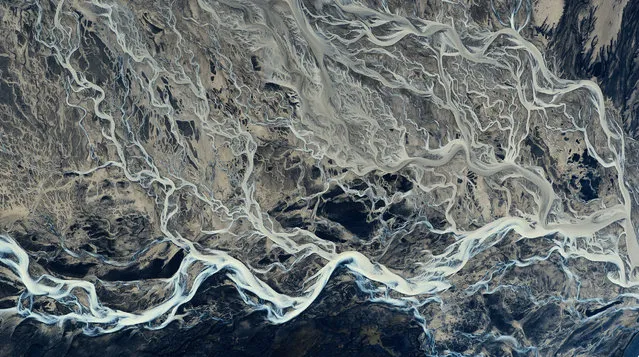 These pictures look like an artist has painted abstract patterns on canvas – but in fact they are natural rivers captured on camera. The spectacular rivers in Iceland's central highlands and southern parts originate from glaciers, which is why the water is a milky colour. (Photo by Andrey Ermolaev/Solent News)