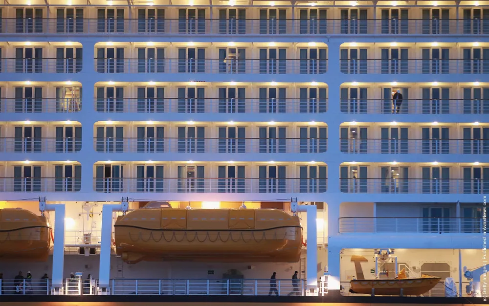 “Disney Fantasy” Launches From German Shipyard