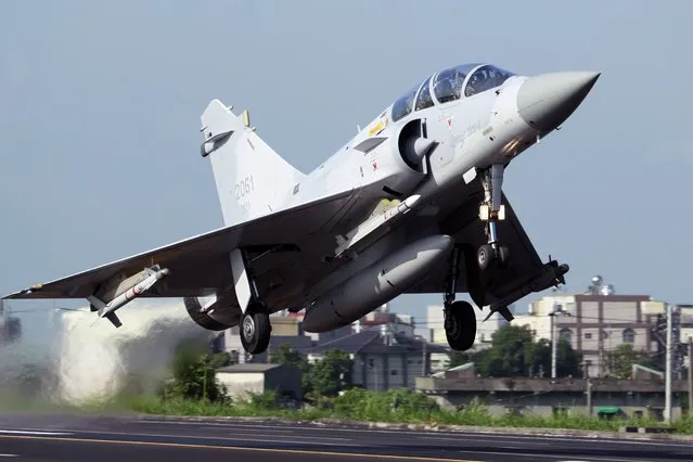 A Taiwan Air Force Mirage 2000 fighter jet takes off from a closed section of highway during the annual Han Kuang military exercises, Tuesday, September 16, 2014, in Chiayi, central Taiwan. Taiwan’s air force said one of its French-made Mirage 2000 fighter jets appears to have been lost off the island’s east coast, but the pilot has been rescued after parachuting to safety. (Photo by Wally Santana/AP Photo/File)