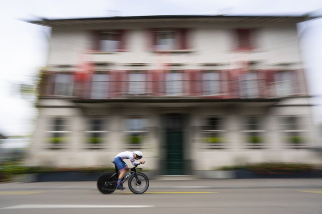 Finlay Tarling of Britain rides during the Junior Men individual time trial over 24.9 kilometres (15.5 miles) at the Cycling World Championships in Zurich, Switzerland, Monday, September 23, 2024. (Photo by Peter Dejong/AP Photo)