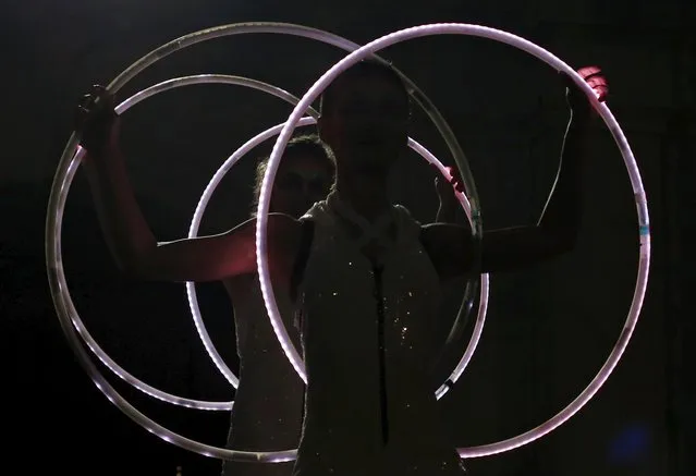 A member of Singapore's Starlight Alchemy performs with LED lights during a media preview of the Singapore Night Festival in Singapore August 19, 2015. (Photo by Edgar Su/Reuters)