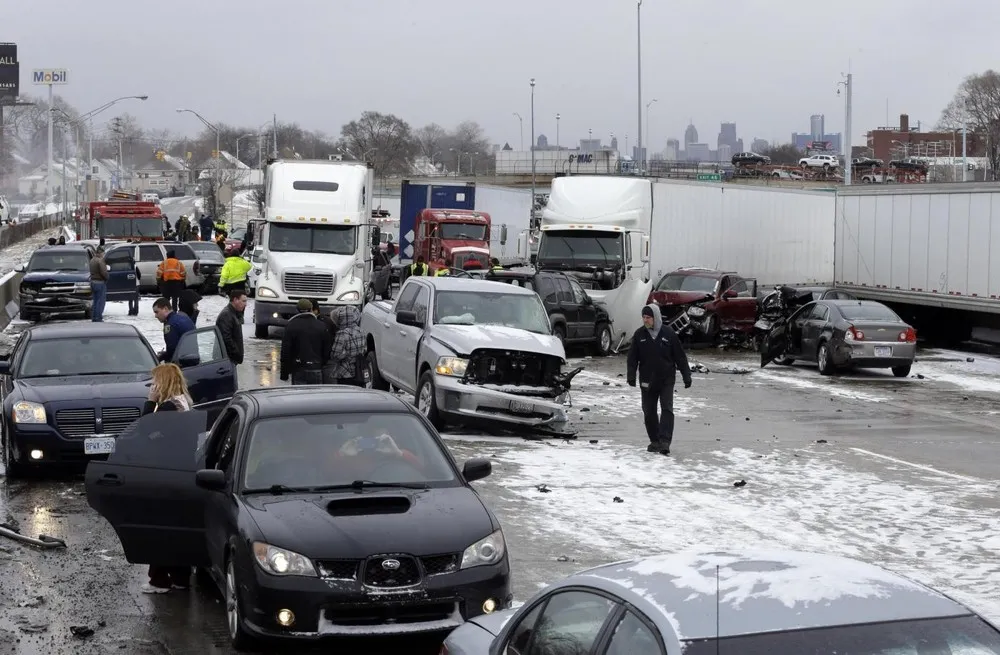 Three Dead in Multi-Vehicle Crash in Detroit
