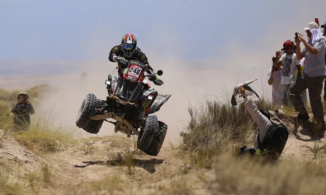  Argentinian quads rider Jeremias Gonzalez Ferioli competes in his Yamaha during stage 10 of the Dakar Rally 2018 between Salta and Belen, Argentina, 16 January 2018. (Photo by Nicolas Aguilera/EPA/EFE)