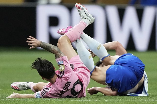 Porto's Ze Pedro, right, tangled with Inter Miami's Lionel Messi during the Club World Cup group A soccer match between Inter Miami and FC Porto in Atlanta, Thursday, June 19, 2025. (Photo by Brynn Anderson/AP Photo)