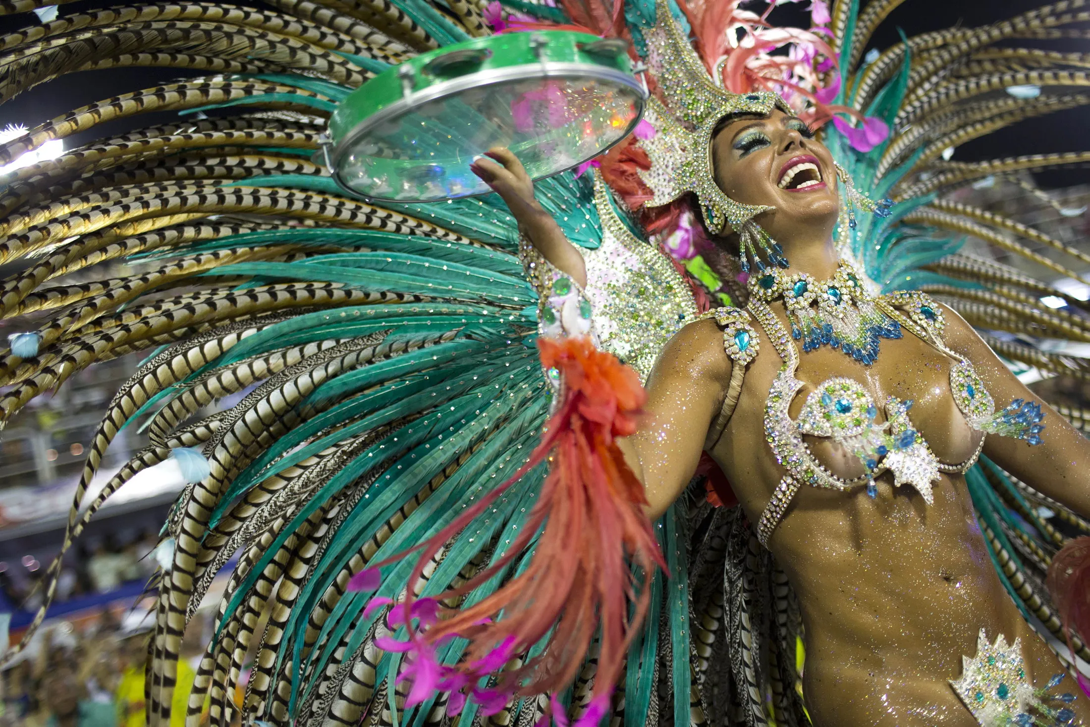 Carnival. Андреа Мартинс Бразилия карнавал. Карнавал в Рио-де-Жанейро. Бразильский карнавал Тарин Лопес. Rio Carnival +21.